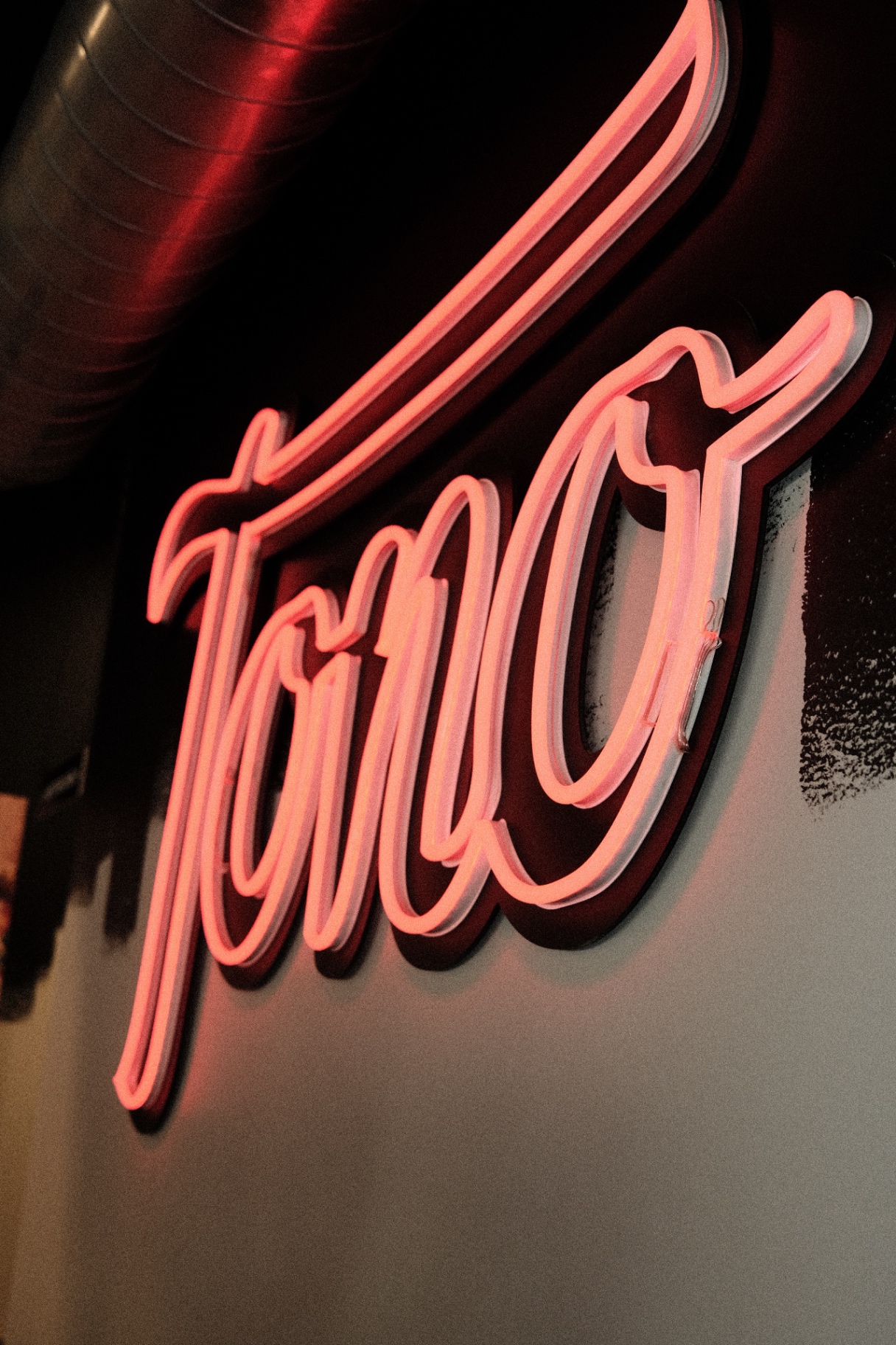 Tono neon script signage