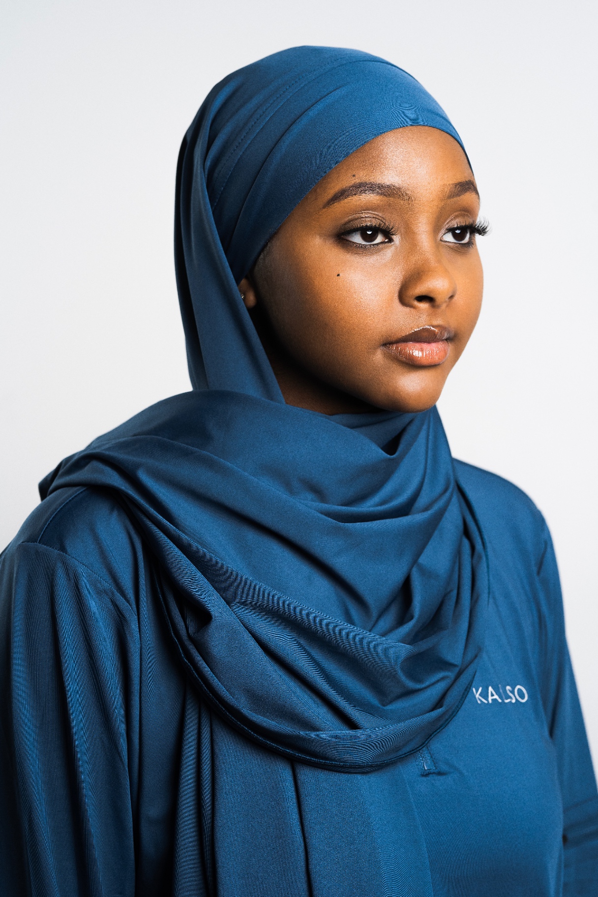 Kalsoni blue hijab side portrait